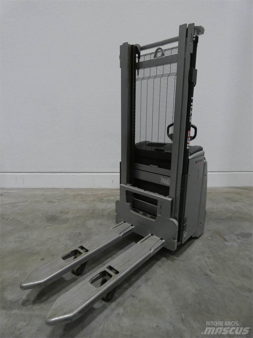 Still EXV14I Pedestrian stacker