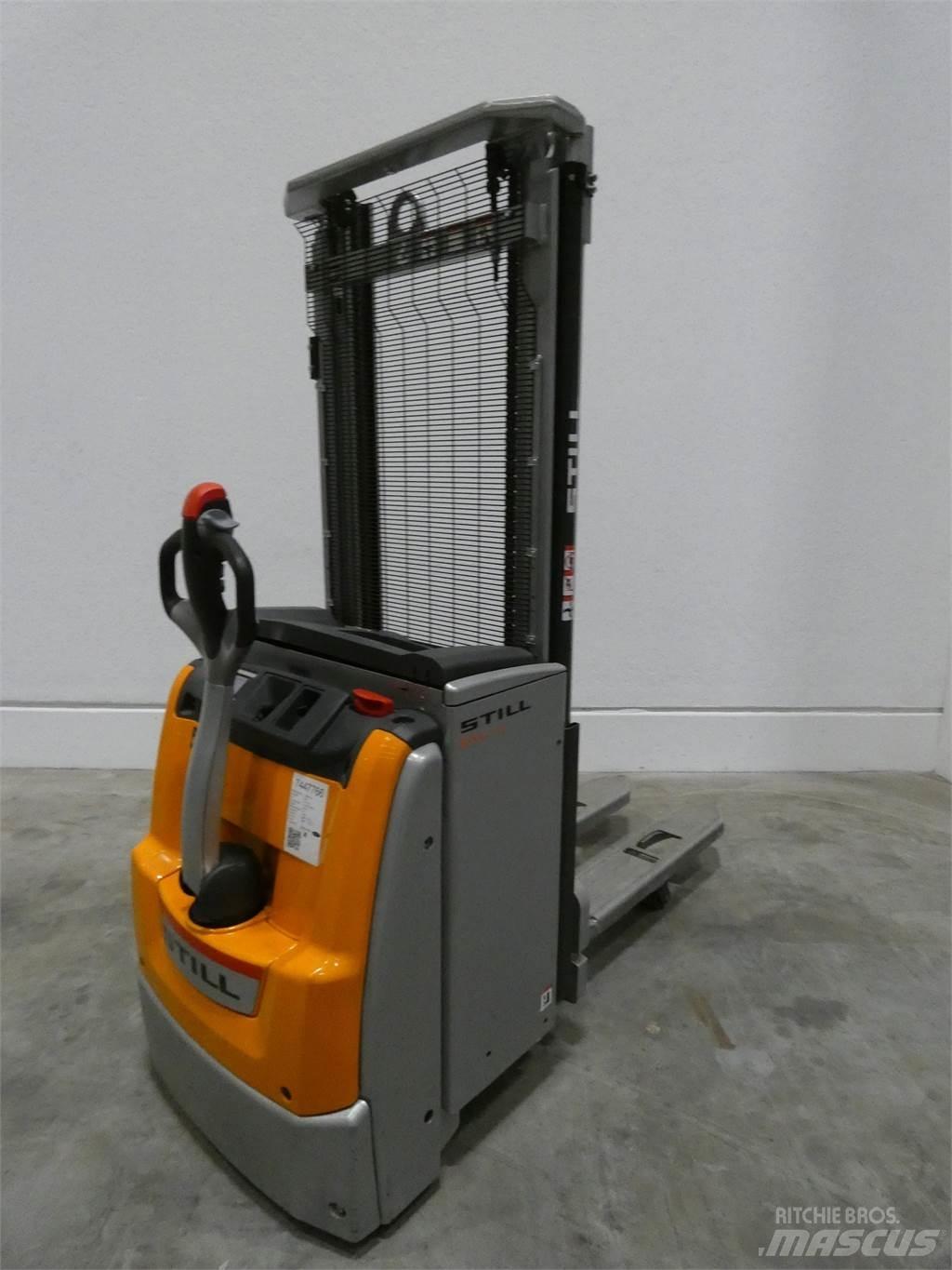 Still EXV14I Pedestrian stacker