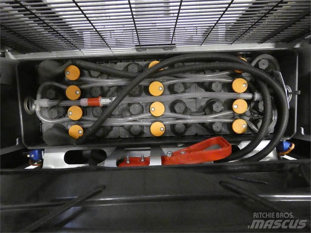 Still EXV14I Pedestrian stacker