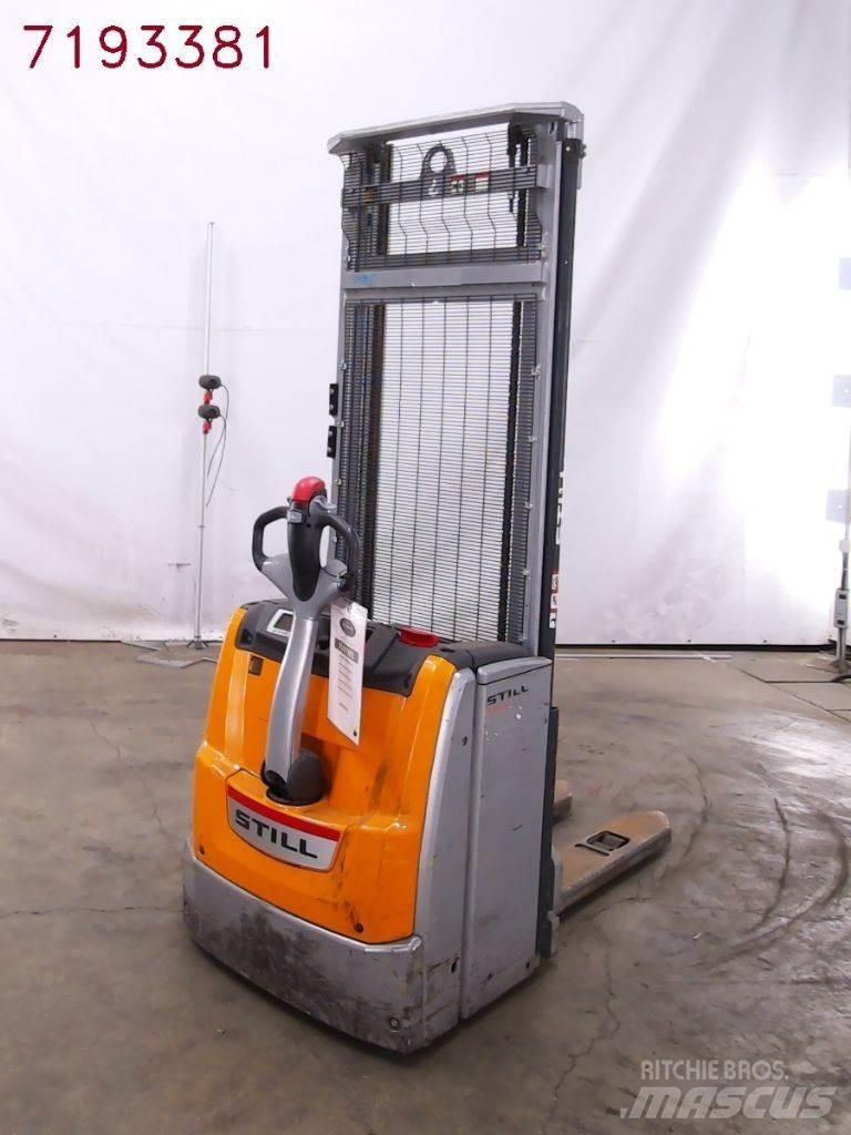 Still EXV16 Pedestrian stacker