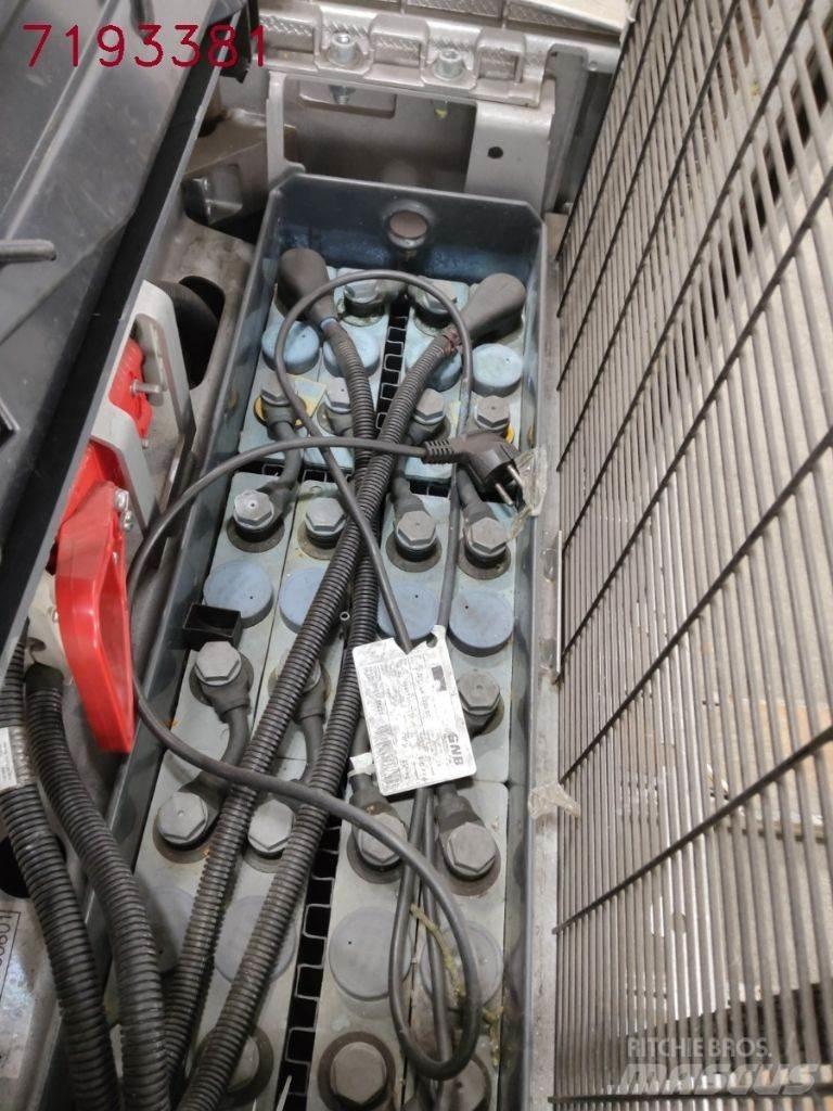 Still EXV16 Pedestrian stacker