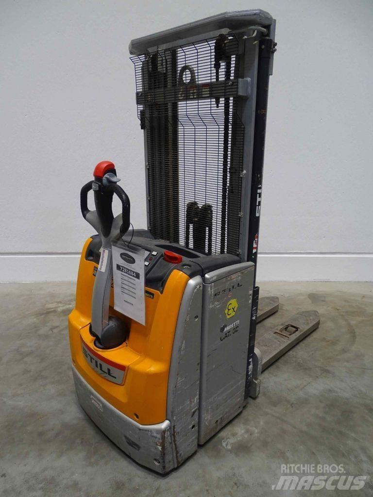 Still EXV16 Pedestrian stacker