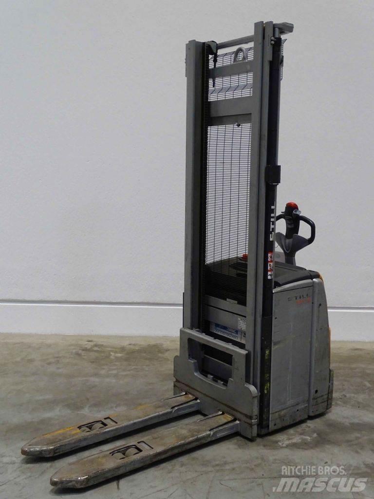 Still EXV16 Pedestrian stacker