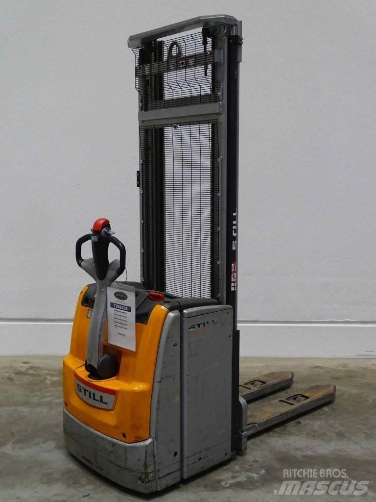 Still EXV16 Pedestrian stacker