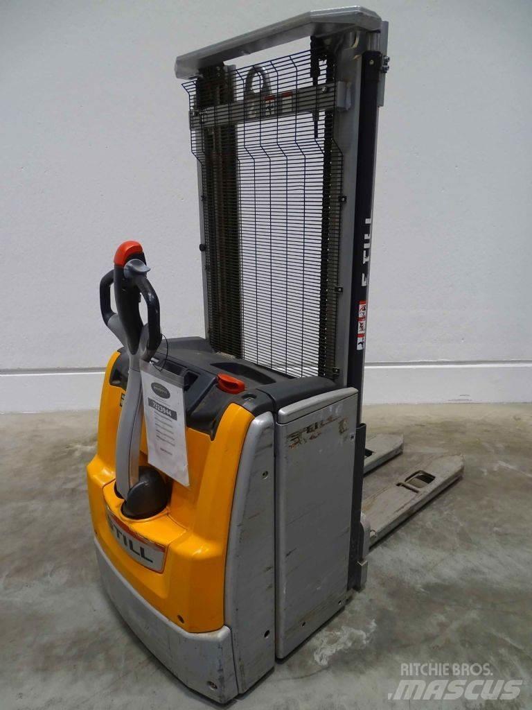 Still EXV16 Pedestrian stacker