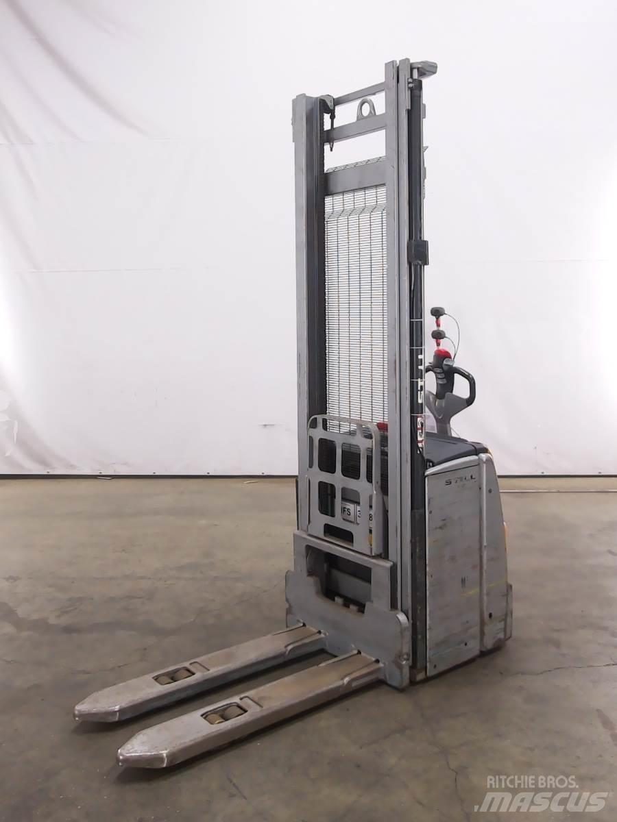 Still EXV16 Pedestrian stacker