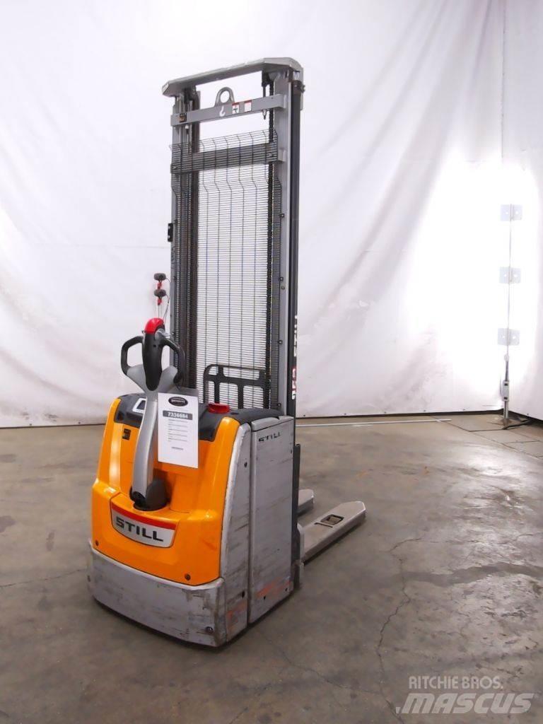Still EXV16 Pedestrian stacker