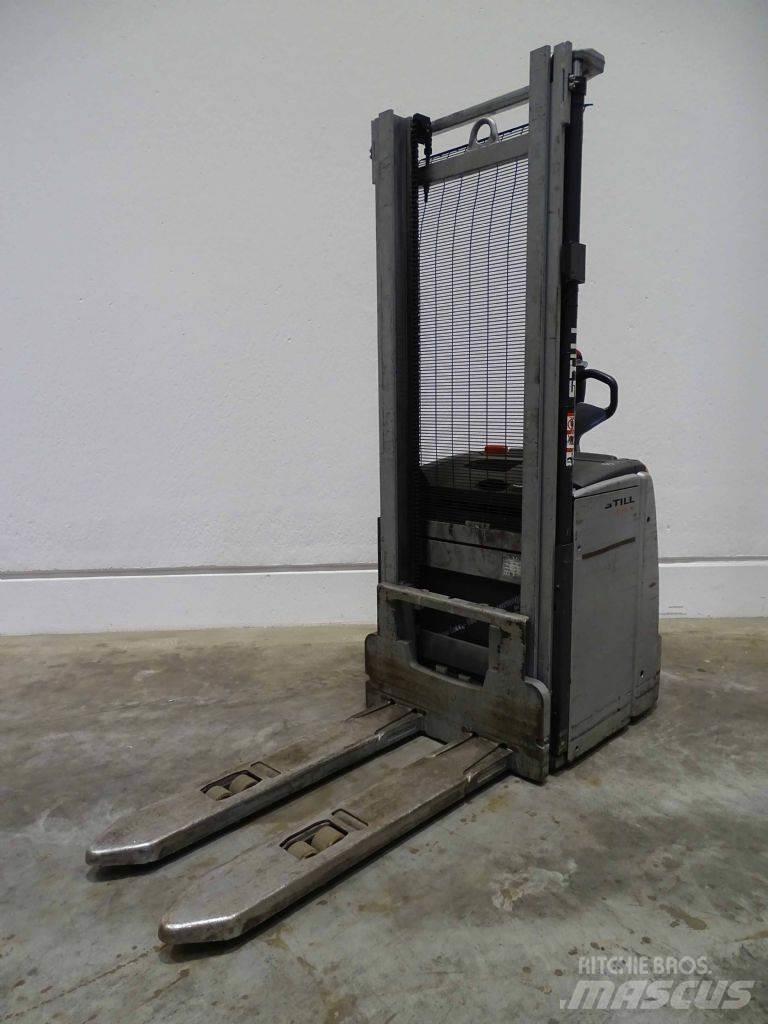 Still EXV16 Pedestrian stacker