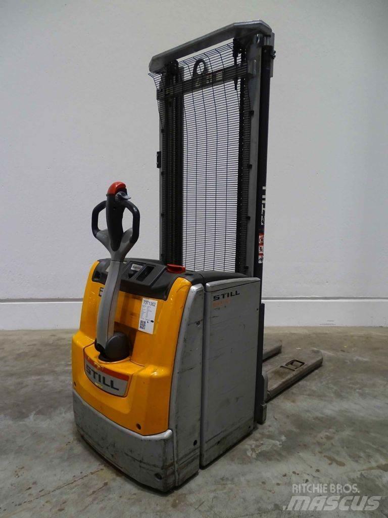 Still EXV16 Pedestrian stacker