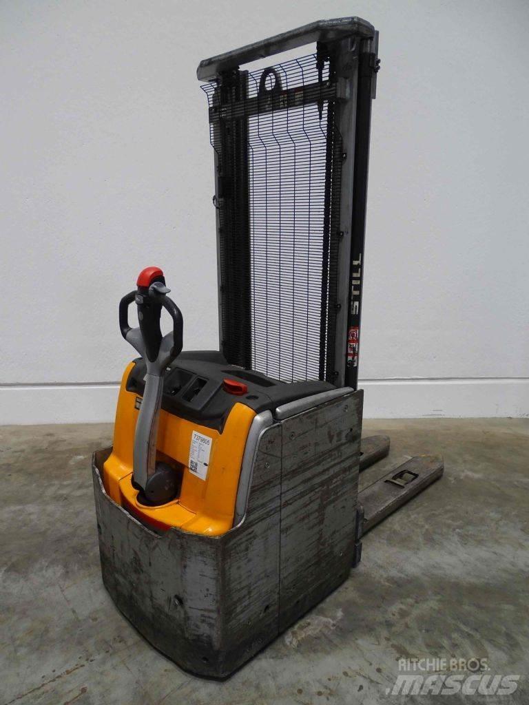 Still EXV16 Pedestrian stacker