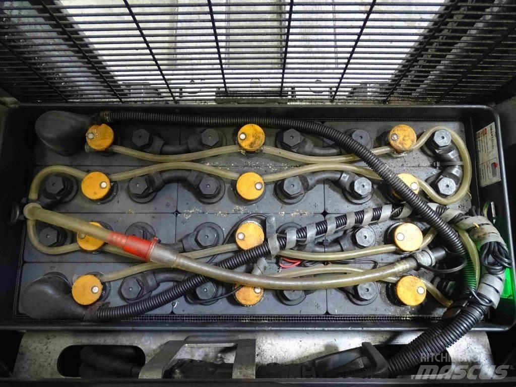 Still EXV16 Pedestrian stacker