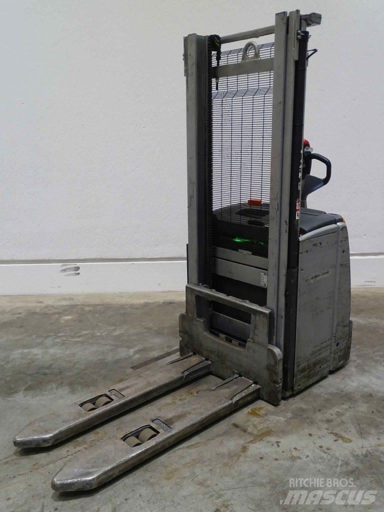 Still EXV16 Pedestrian stacker