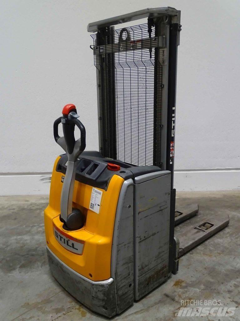 Still EXV16 Pedestrian stacker