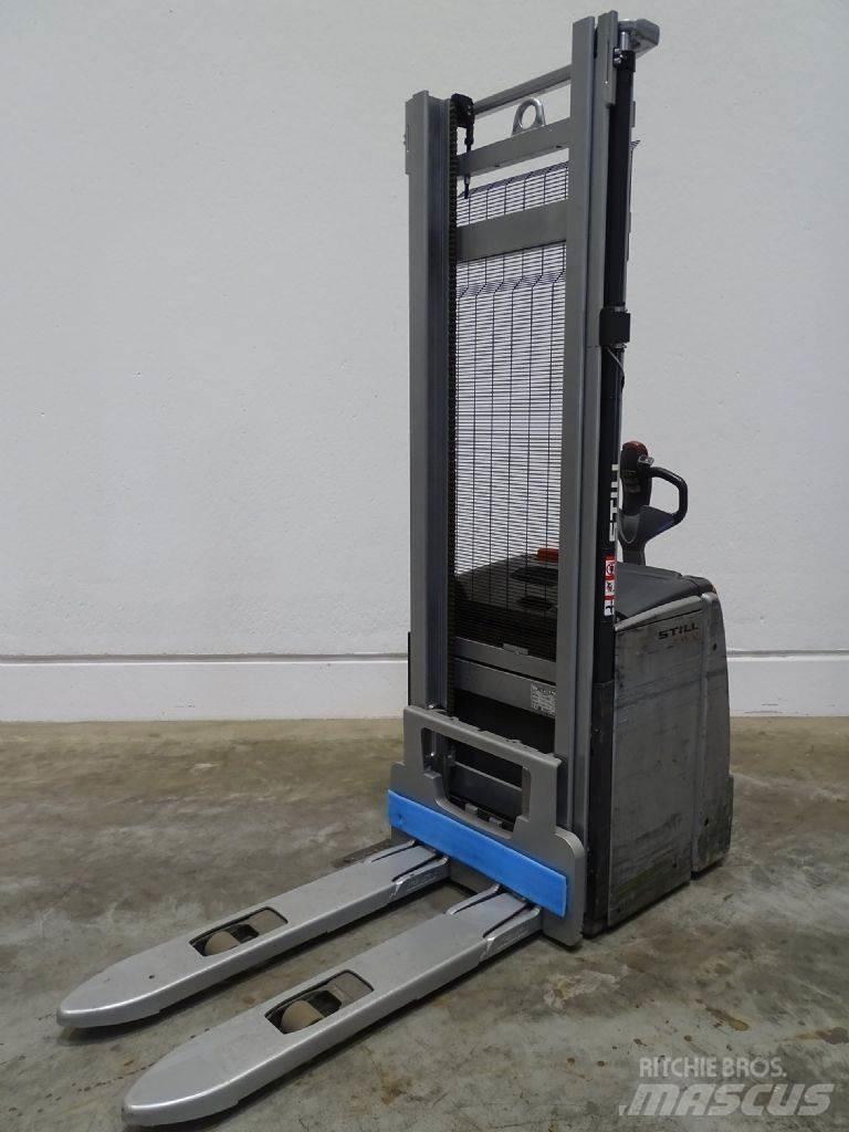 Still EXV16 Pedestrian stacker