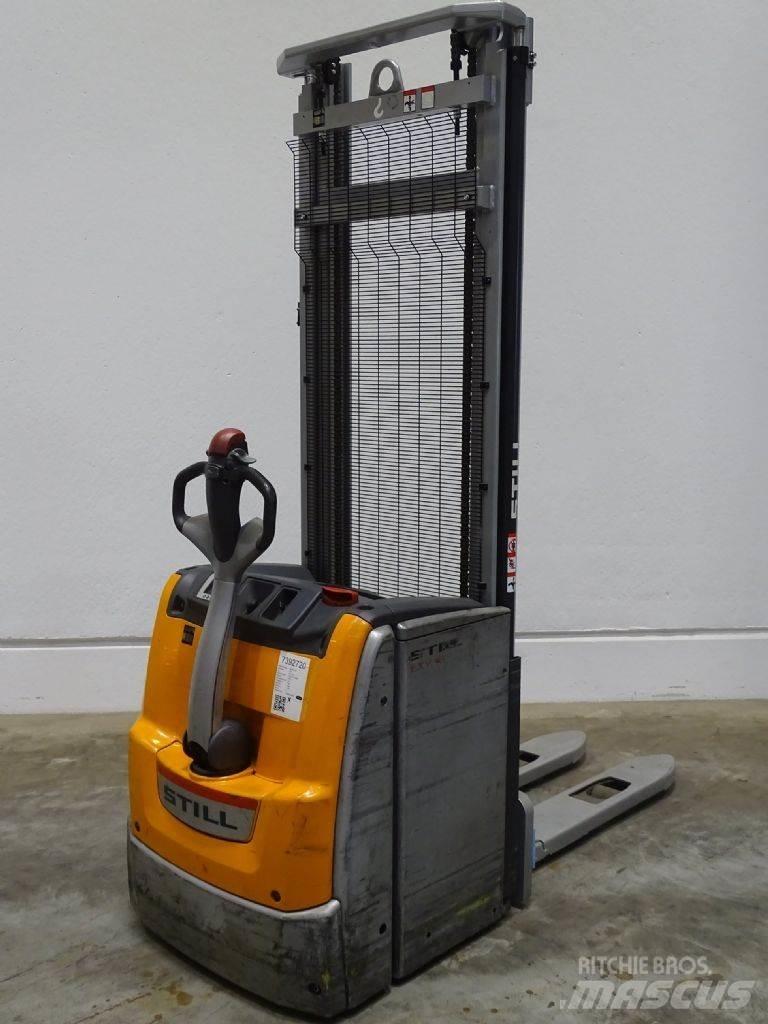 Still EXV16 Pedestrian stacker
