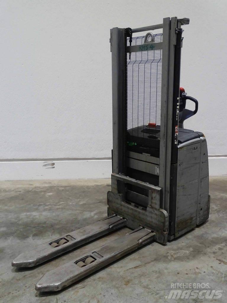 Still EXV16 Pedestrian stacker