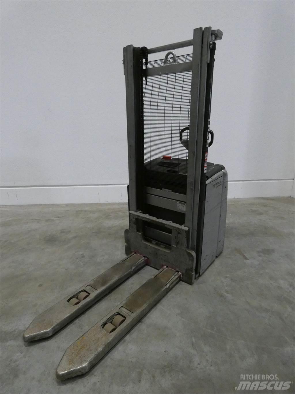 Still EXV16 Pedestrian stacker