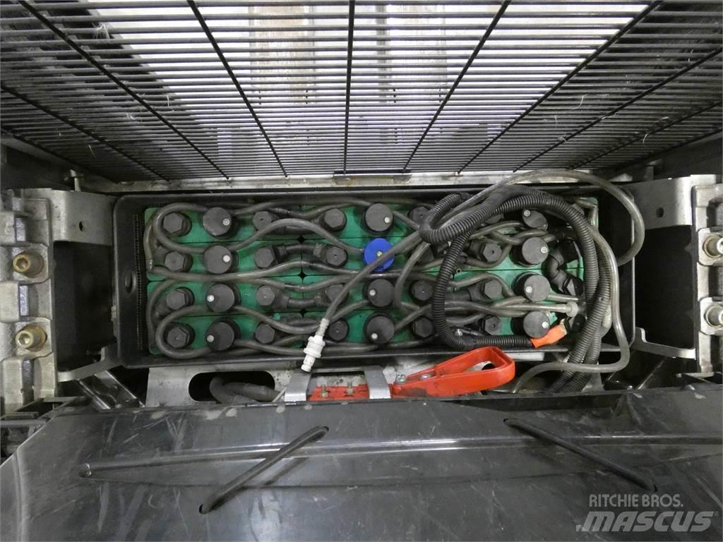 Still EXV16 Pedestrian stacker