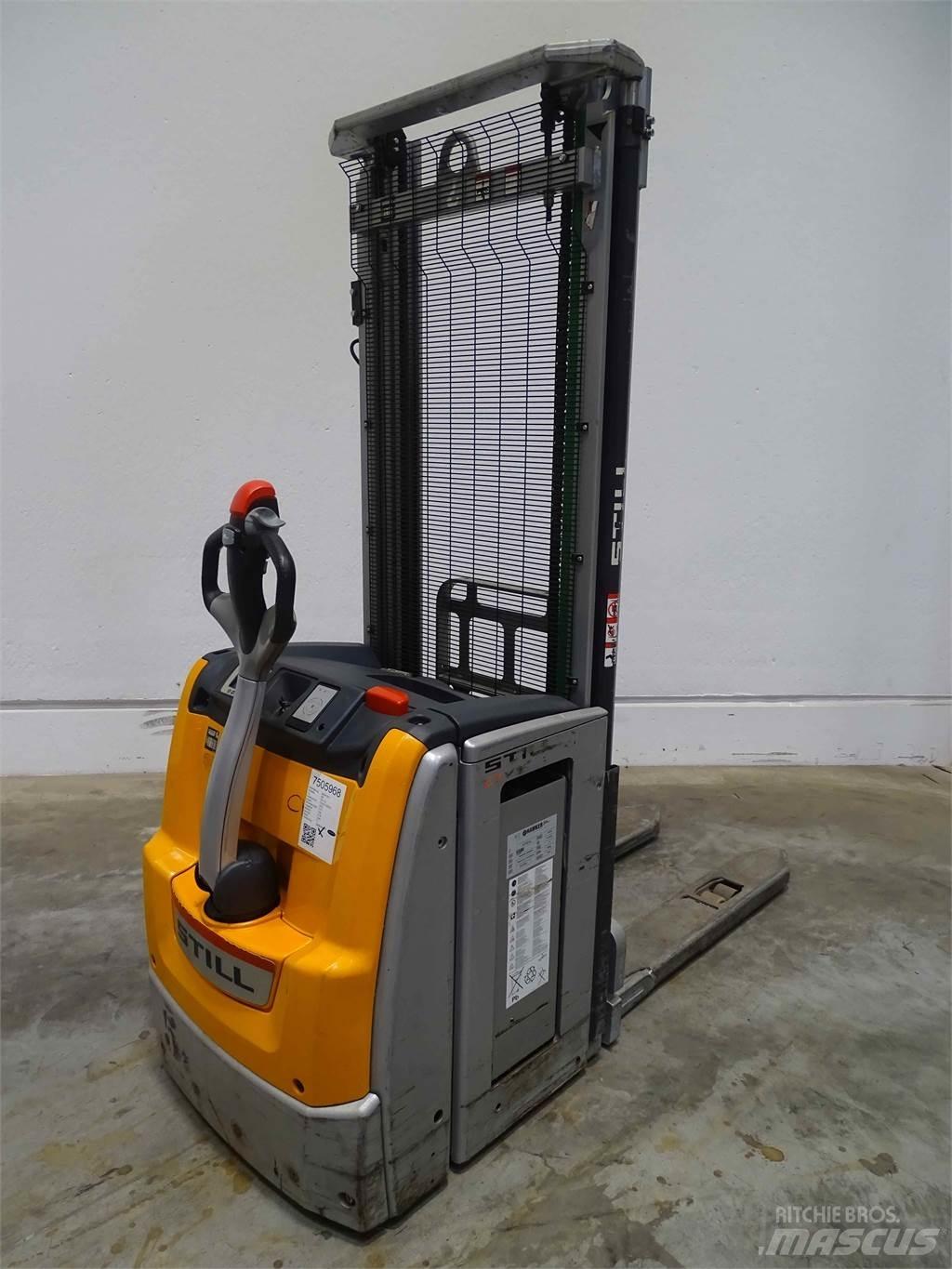 Still EXV16 Pedestrian stacker