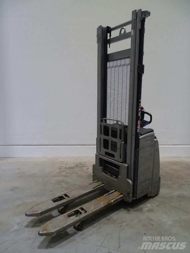 Still EXV16I Pedestrian stacker