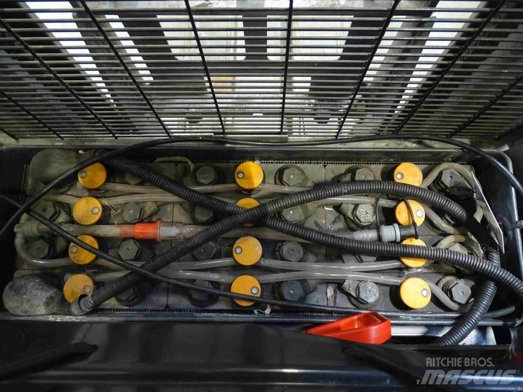 Still EXV16I Pedestrian stacker