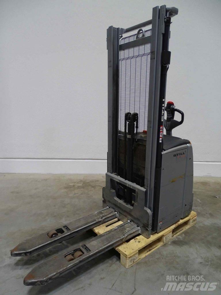 Still EXV16I Pedestrian stacker