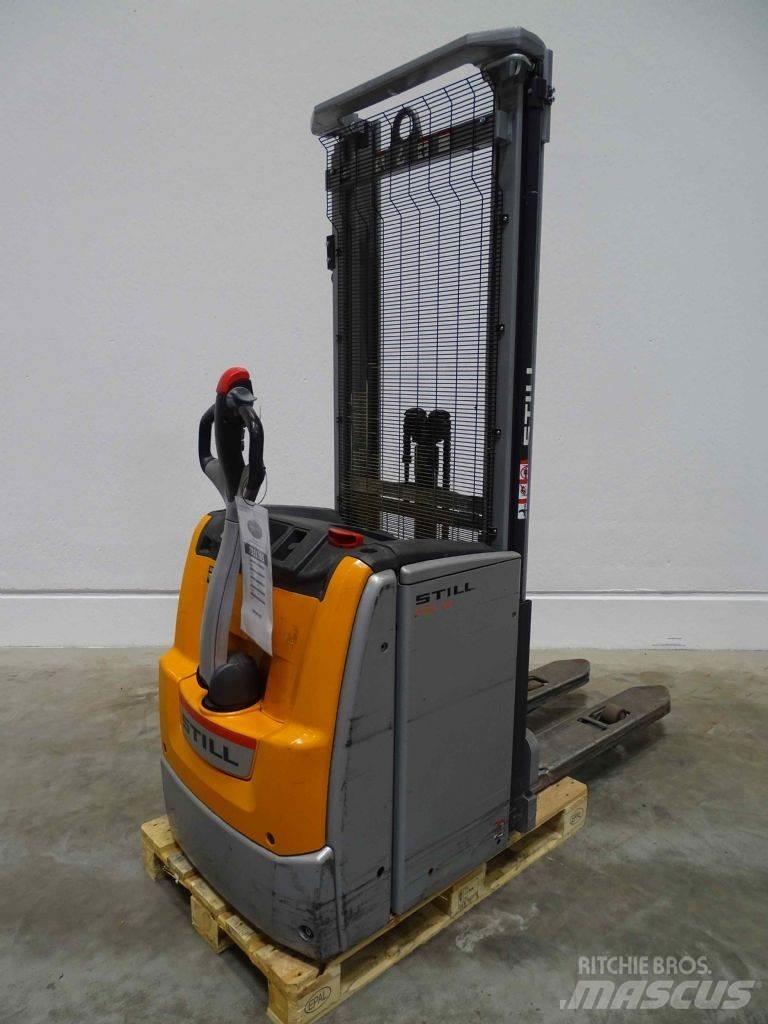 Still EXV16I Pedestrian stacker