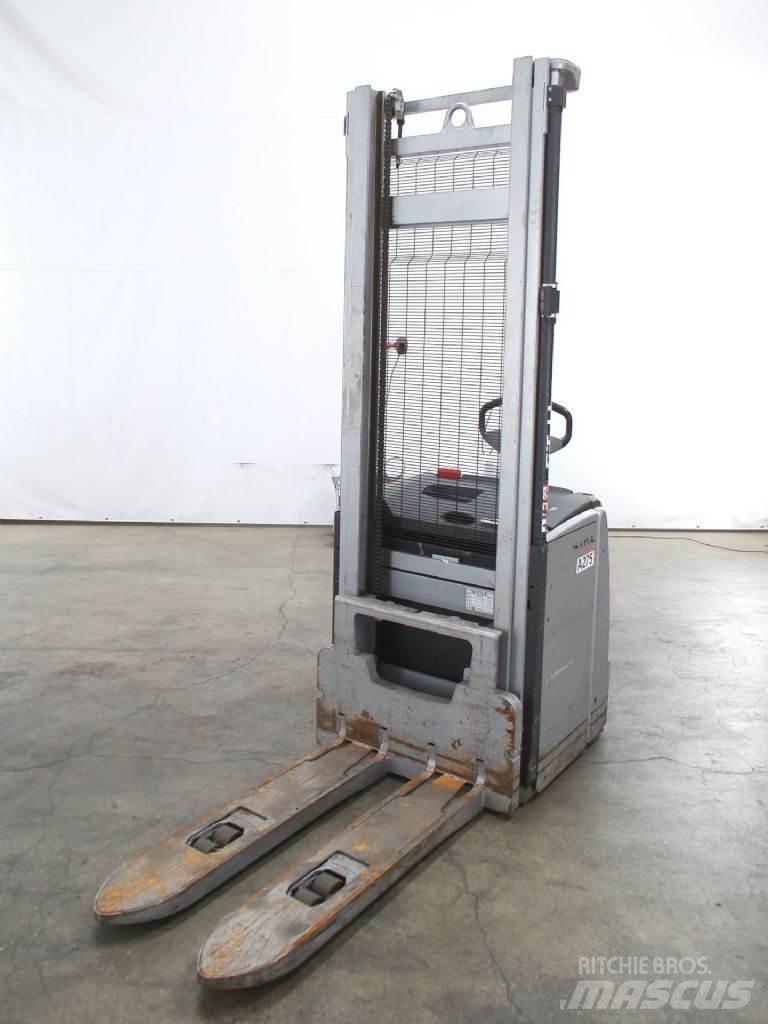 Still EXV20 Pedestrian stacker