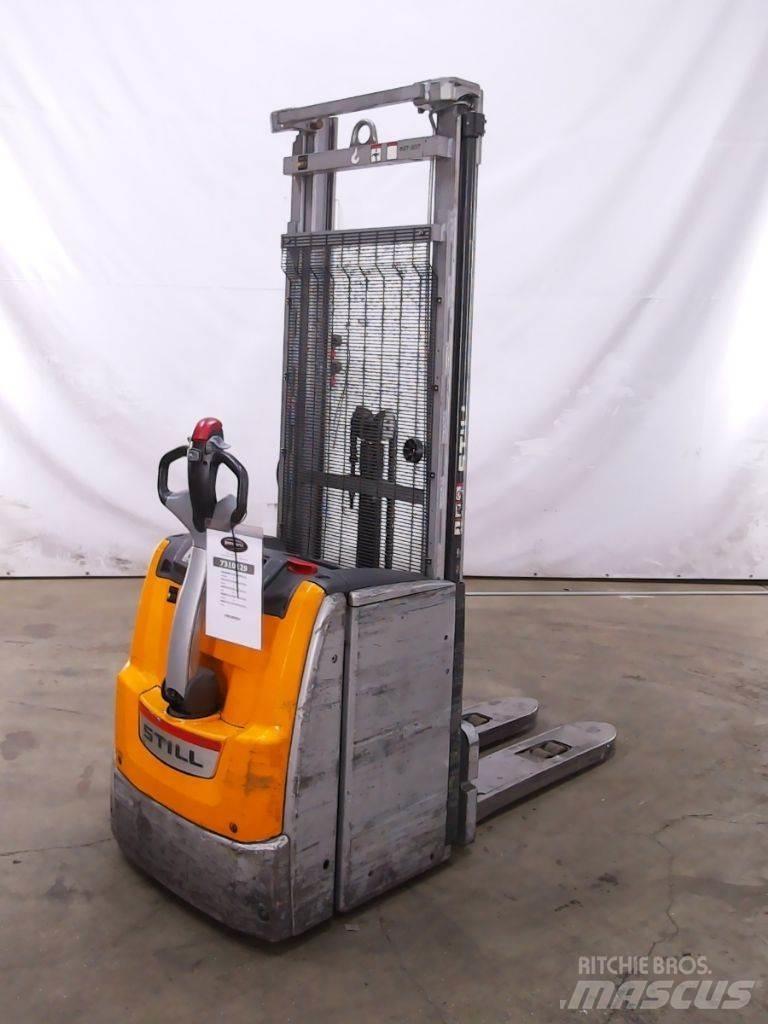Still EXV20 Pedestrian stacker