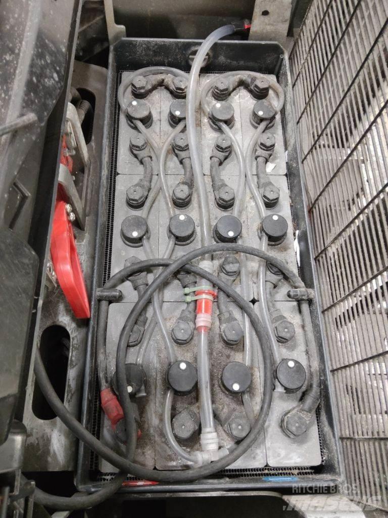 Still EXV20 Pedestrian stacker