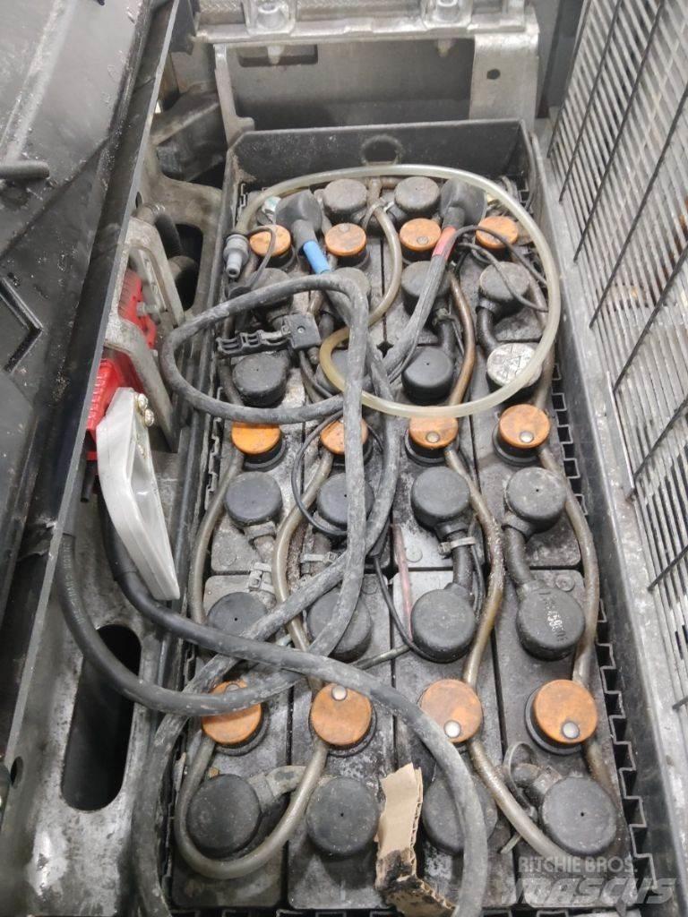Still EXV20 Pedestrian stacker