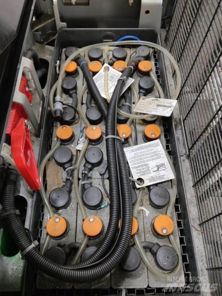 Still EXV20 Pedestrian stacker