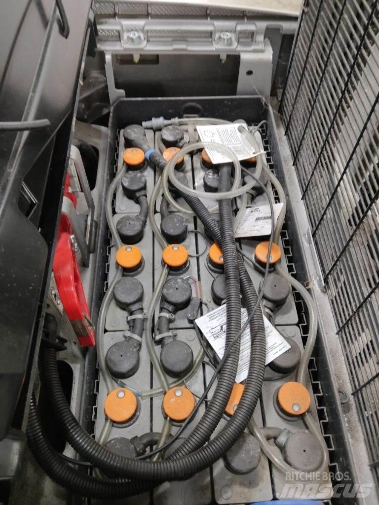 Still EXV20 Pedestrian stacker