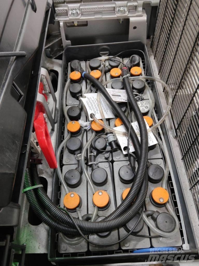 Still EXV20 Pedestrian stacker