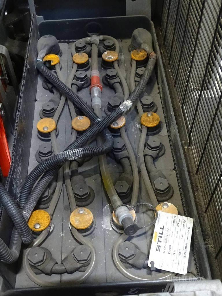 Still EXV20 Pedestrian stacker