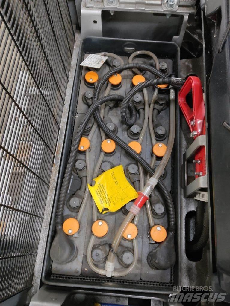 Still EXV20 Pedestrian stacker