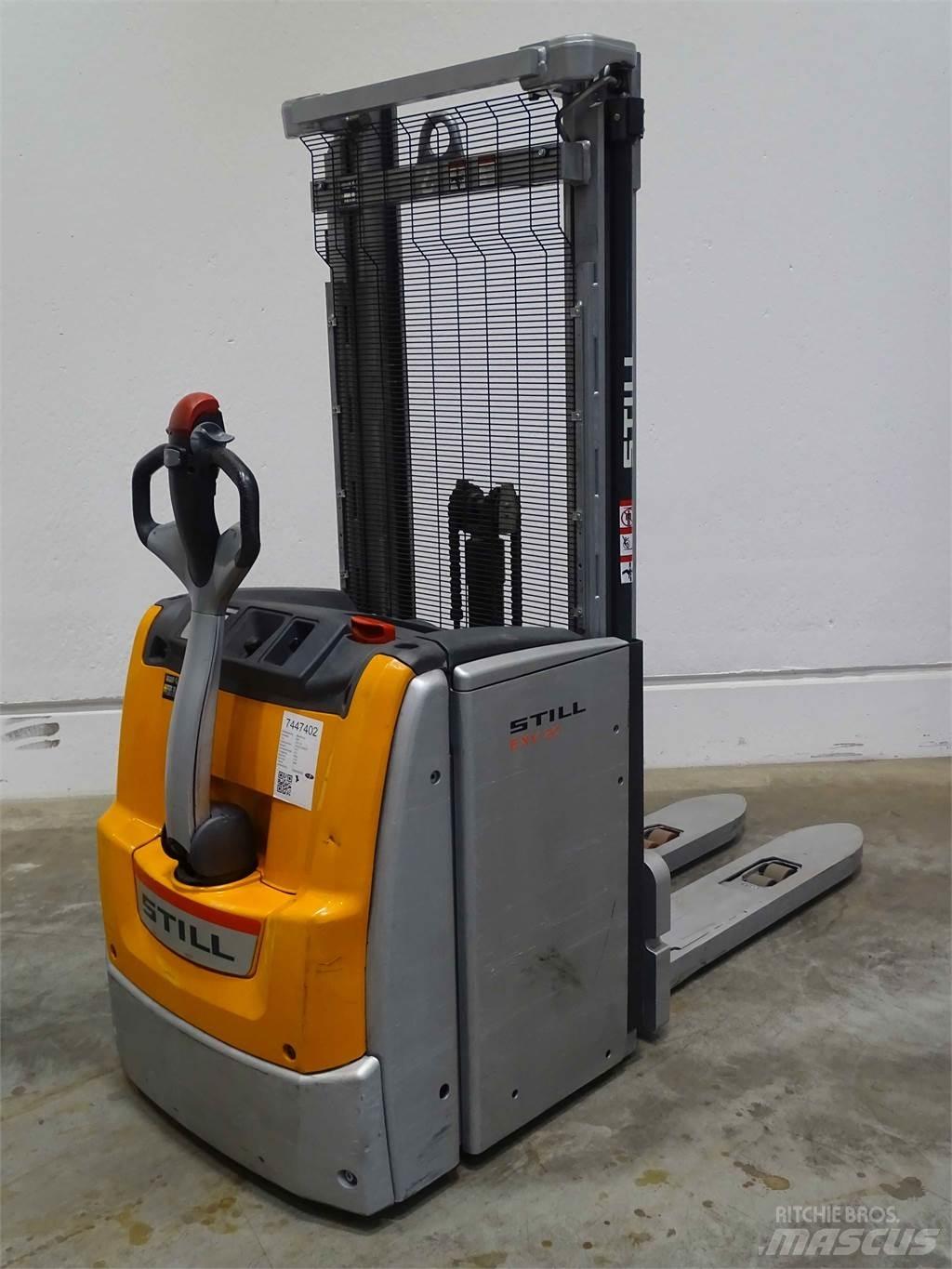 Still EXV20 Pedestrian stacker