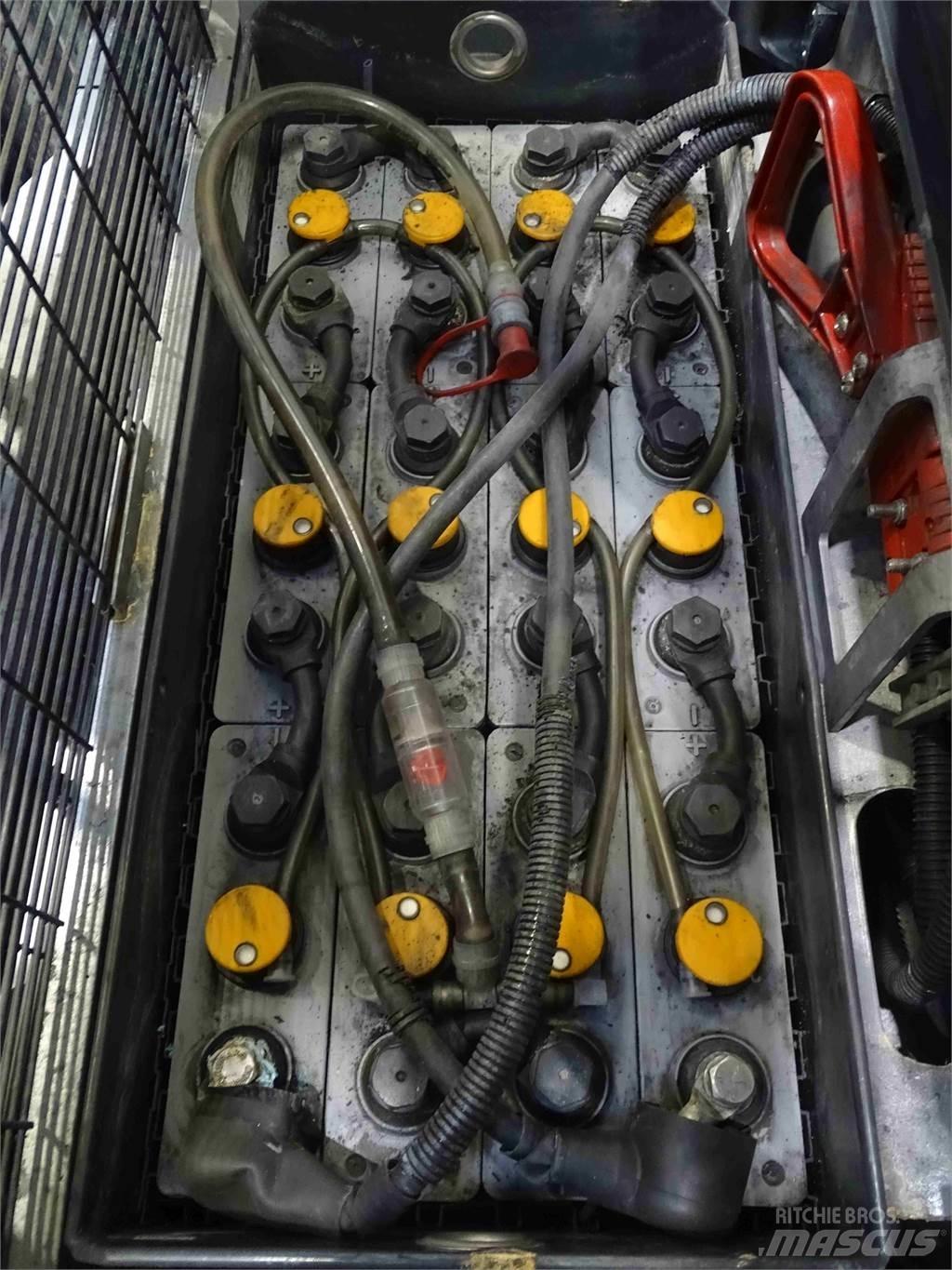Still EXV20 Pedestrian stacker