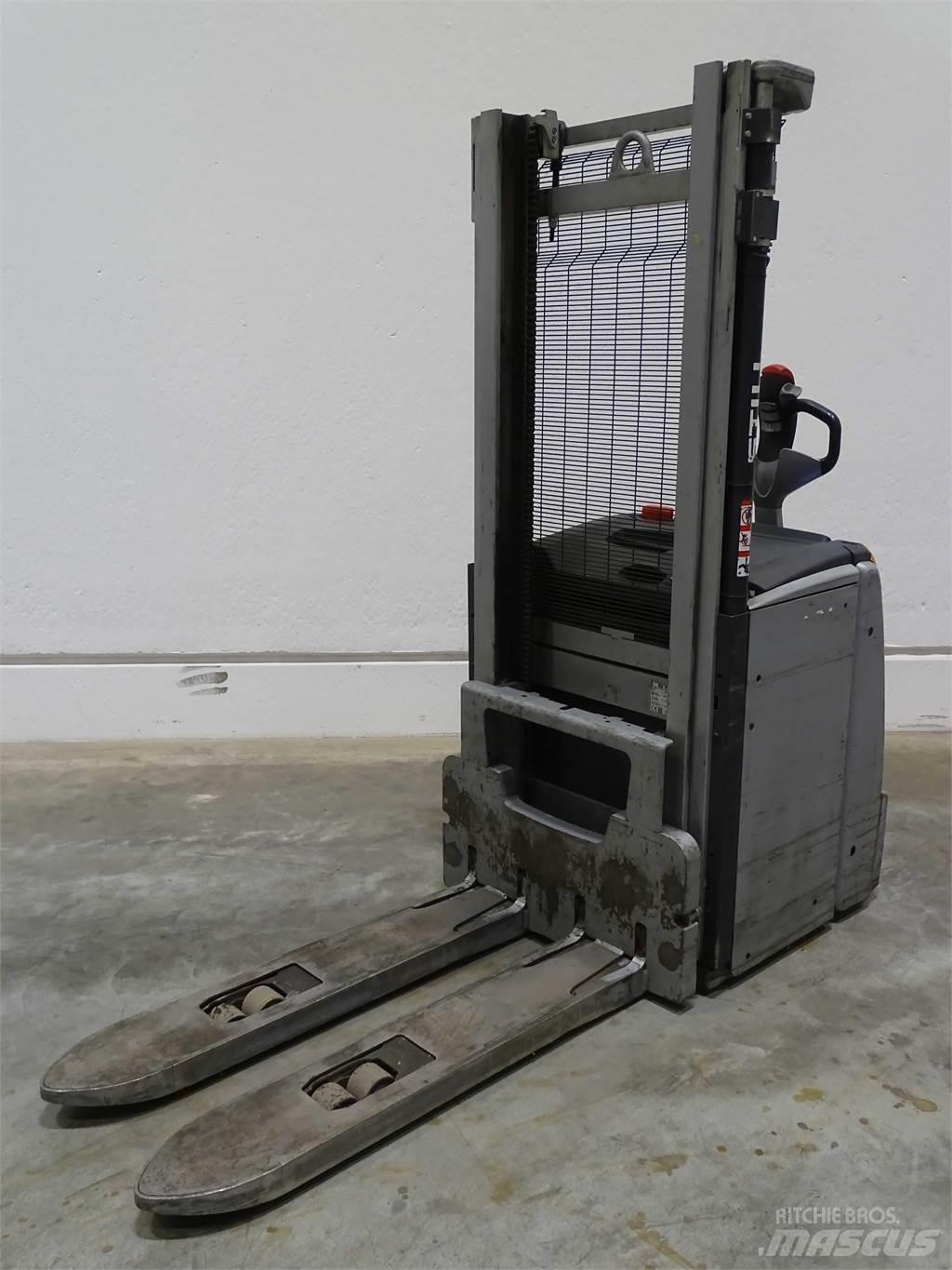 Still EXV20 Pedestrian stacker