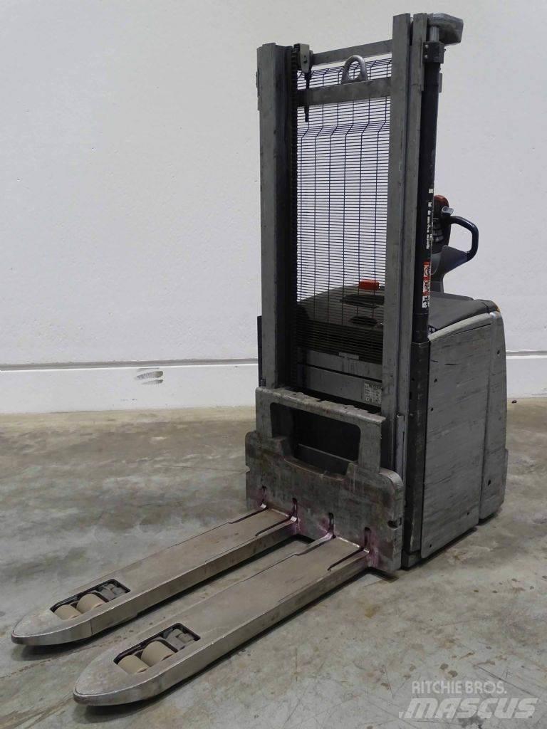 Still EXV20D Pedestrian stacker