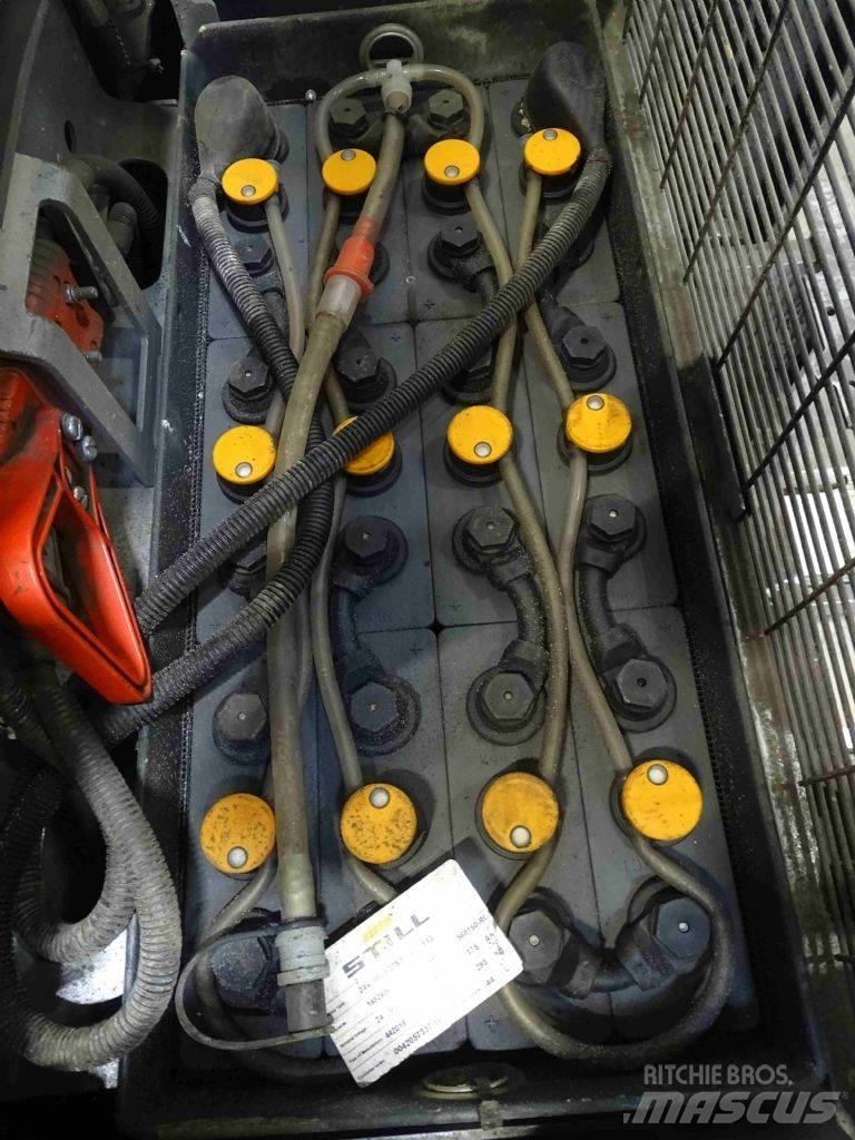 Still EXV20D Pedestrian stacker