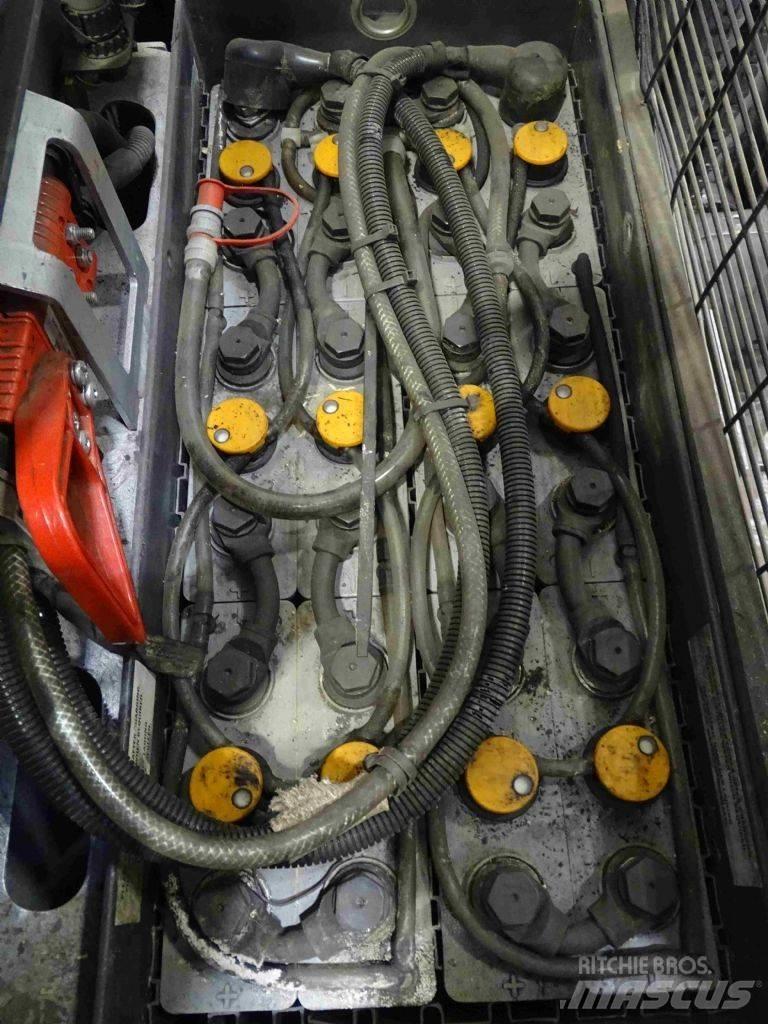 Still EXV20I Pedestrian stacker