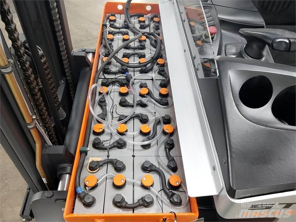 Still FM-X10 Reach truck