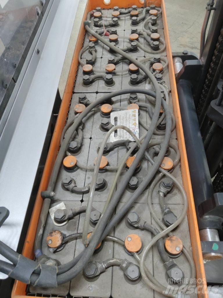 Still FM-X10 Reach truck