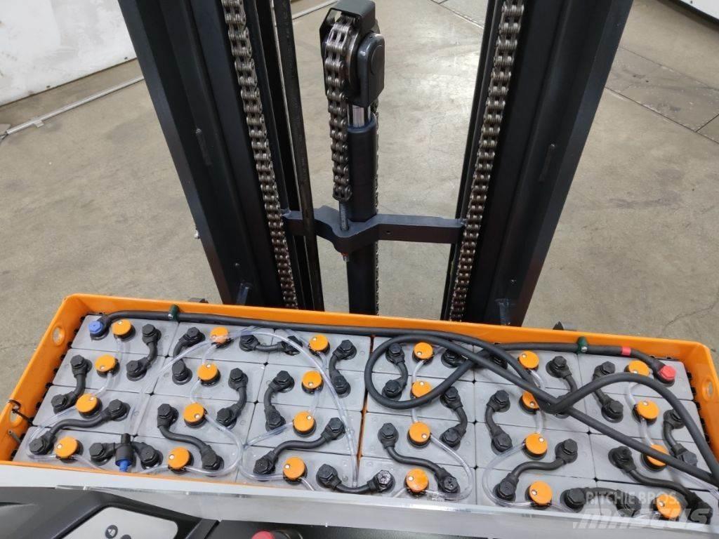 Still FM-X10 Reach truck