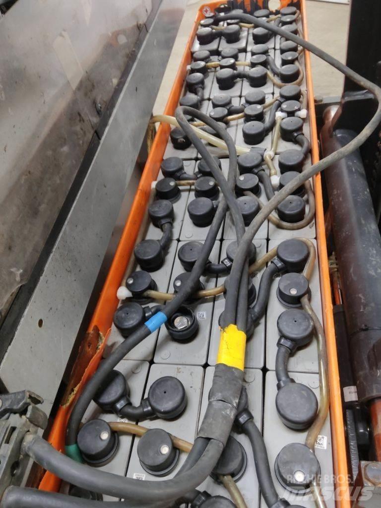 Still FM-X10 Reach truck