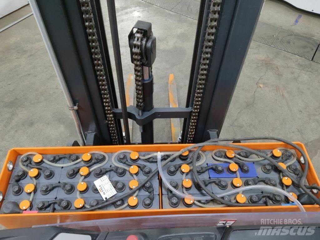 Still FM-X10 Reach truck