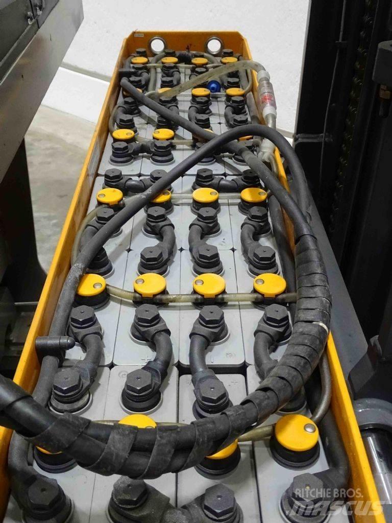 Still FM-X10 Reach truck