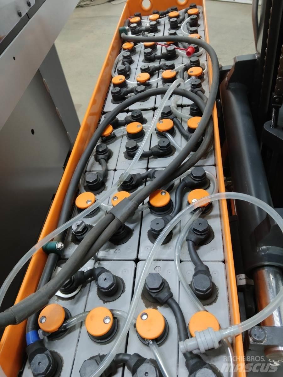 Still FM-X10 Reach truck