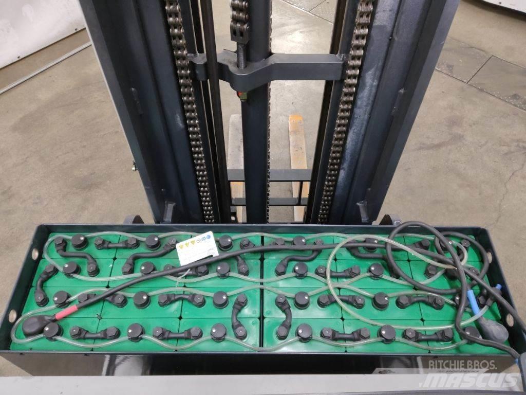 Still FM-X14 Reach truck